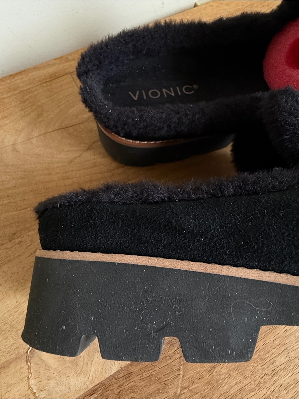 Vionic Kailen Black Suede Faux Fur Shearling Lug Sole Mule Clogs Women’s Size 10 - Picture 12 of 14